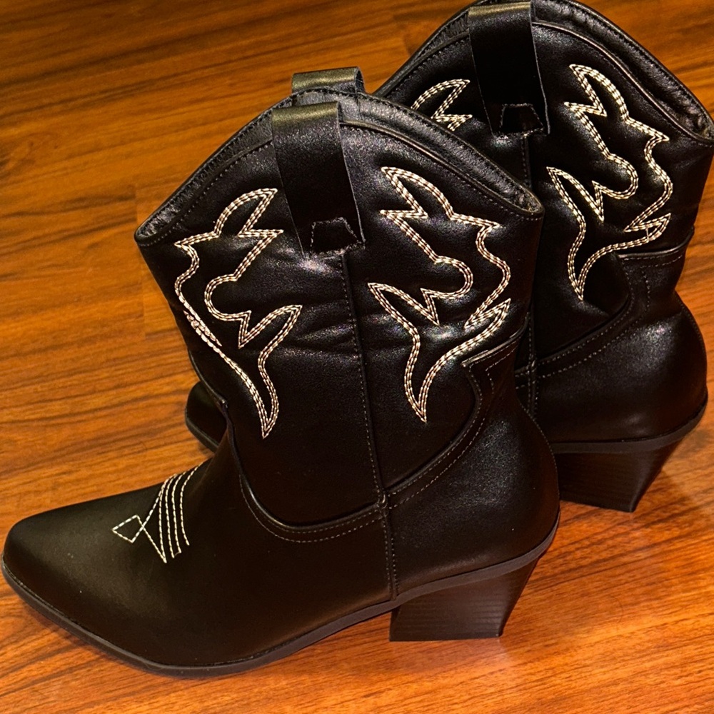 NWTS Black Western-Style Cowboy Pull-On Faux Leather Ankle Boots - Women Sz 42